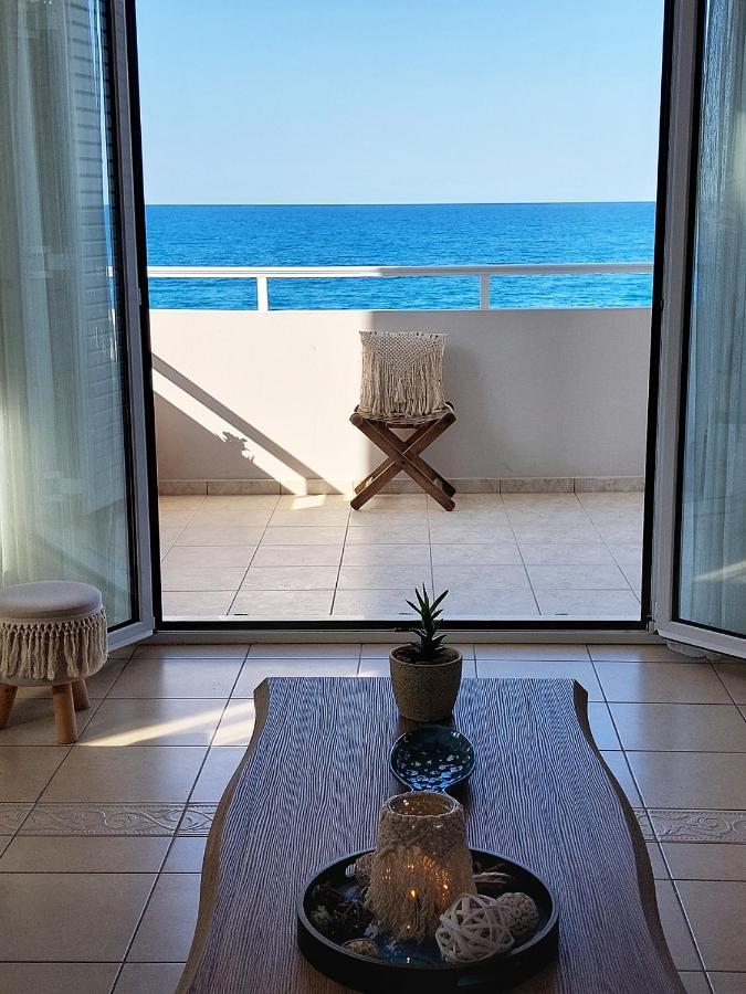Amazing Beachfront Apartment In Hersonissos Kültér fotó