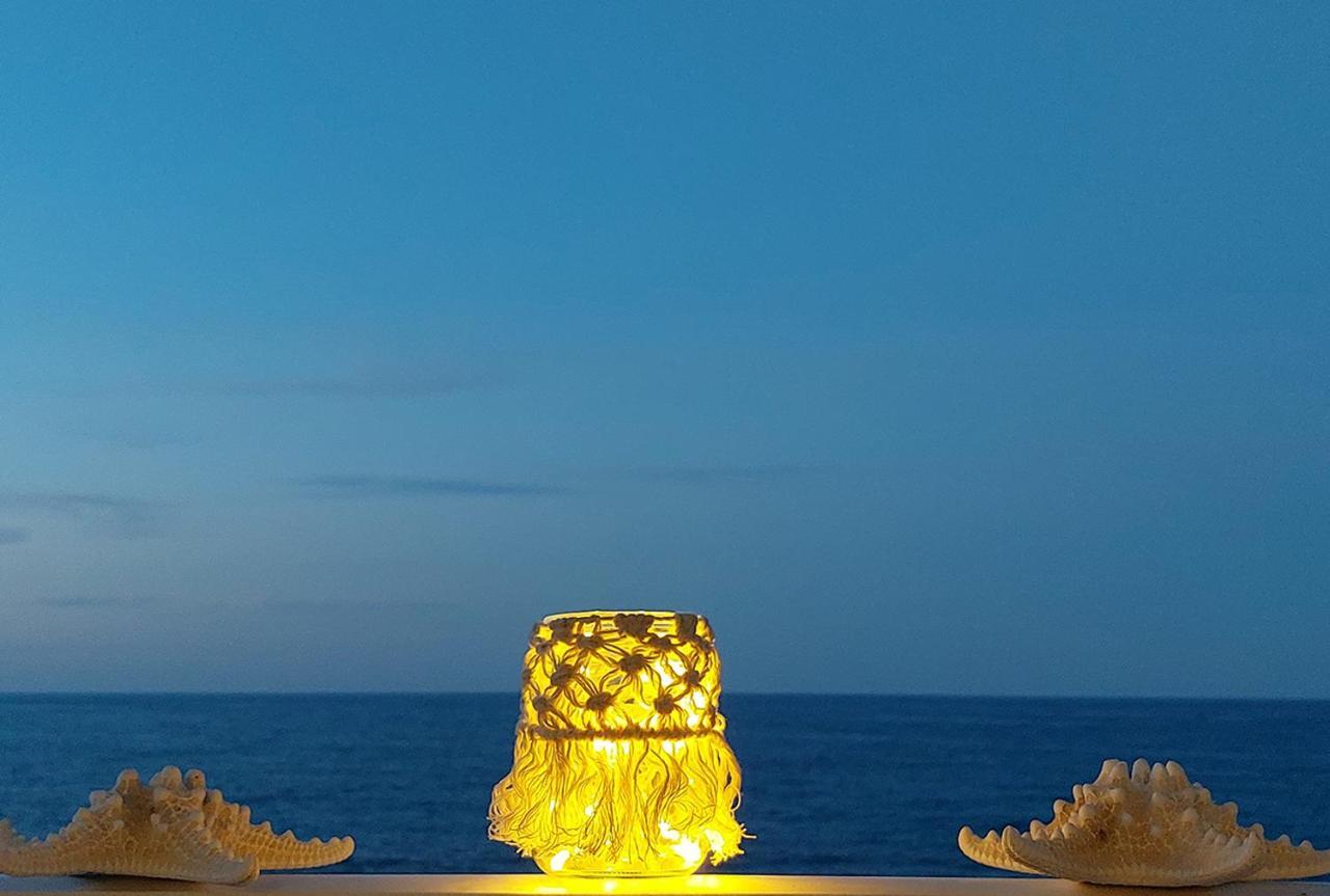 Amazing Beachfront Apartment In Hersonissos Kültér fotó