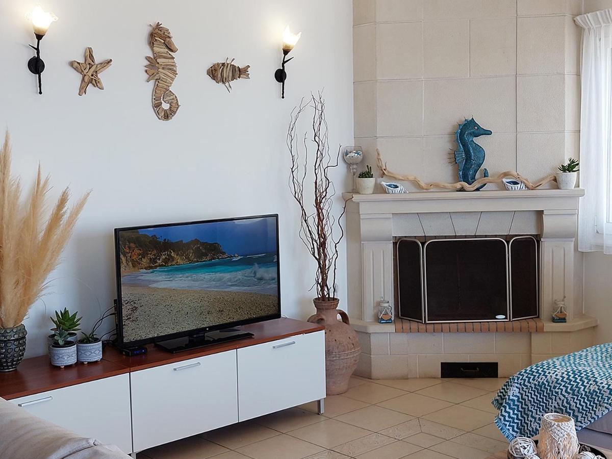 Amazing Beachfront Apartment In Hersonissos Kültér fotó
