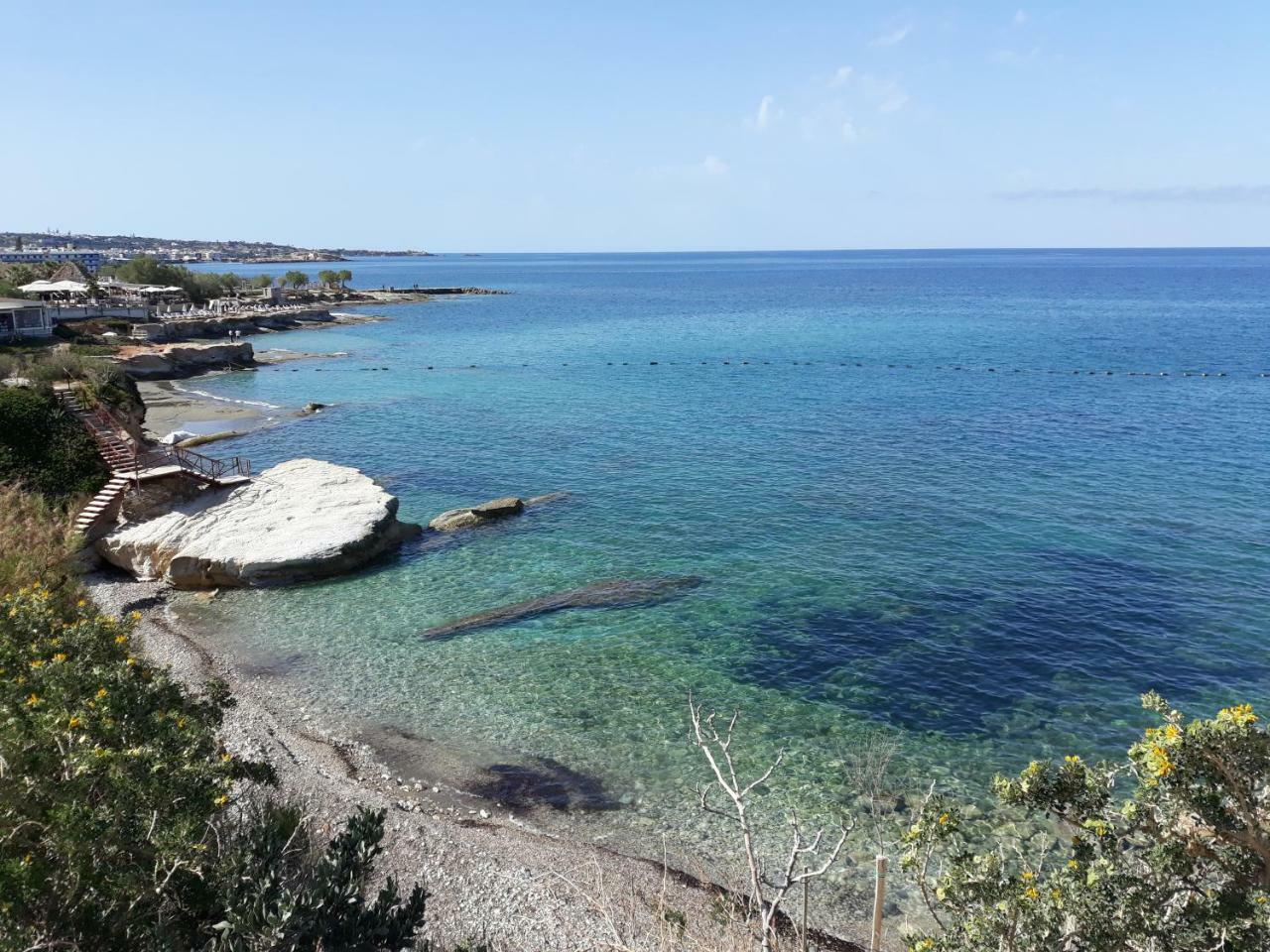 Amazing Beachfront Apartment In Hersonissos Kültér fotó