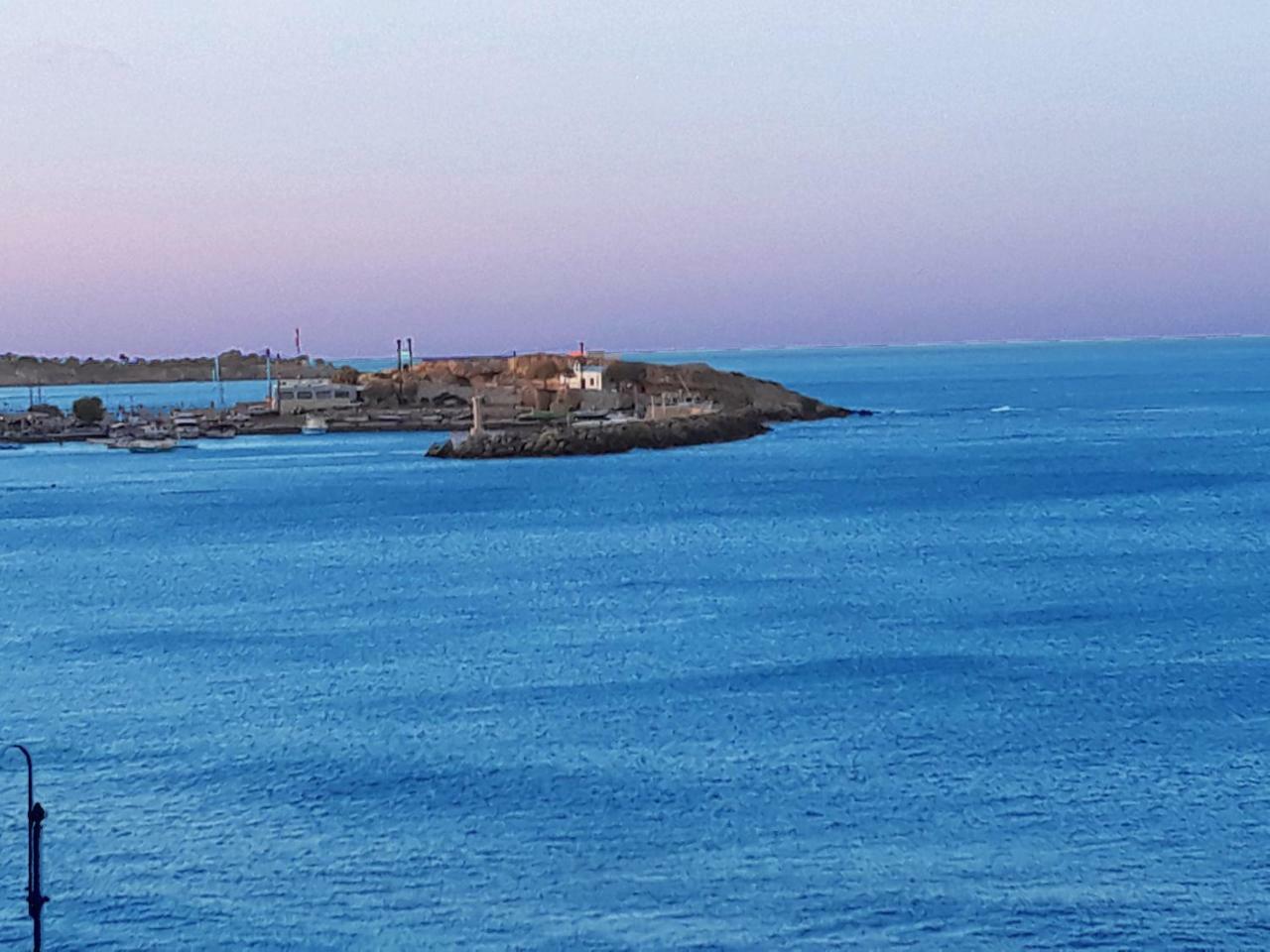 Amazing Beachfront Apartment In Hersonissos Kültér fotó