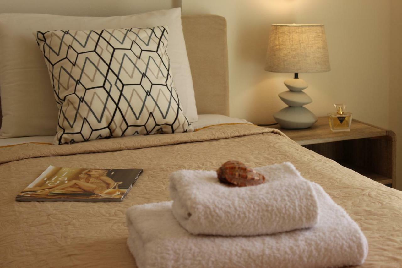 Amazing Beachfront Apartment In Hersonissos Kültér fotó